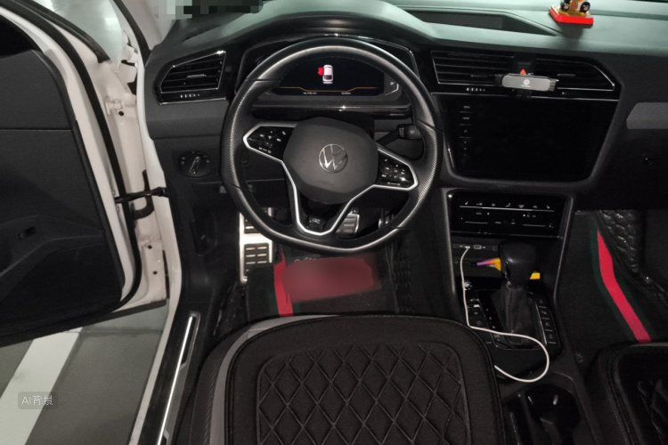 Volkswagen Tiguan X 2021 car image #12