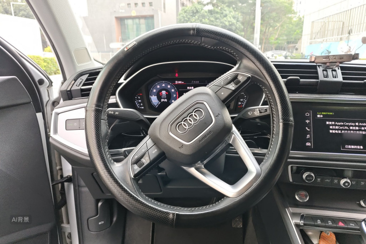 Audi Q3 2020 car image #12