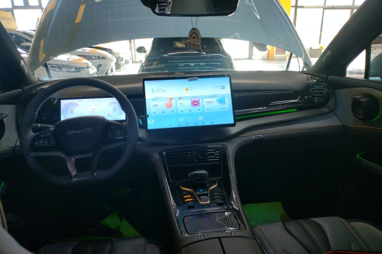 BYD Frigate 07 2023 immagine di auto #12