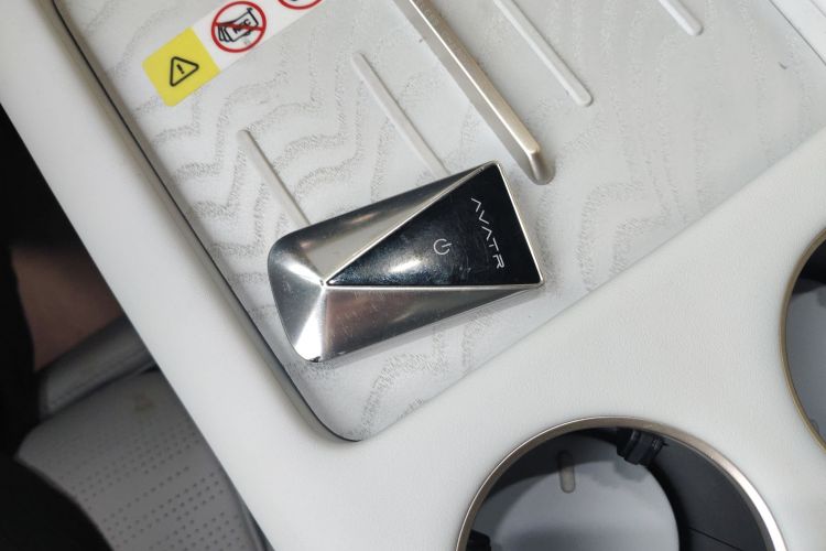 Avatr 07 2025 car image #12