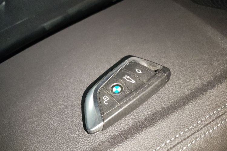 BMW i3 2024 car image #12
