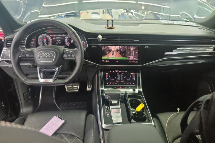 Audi Q8 2020 car image #12