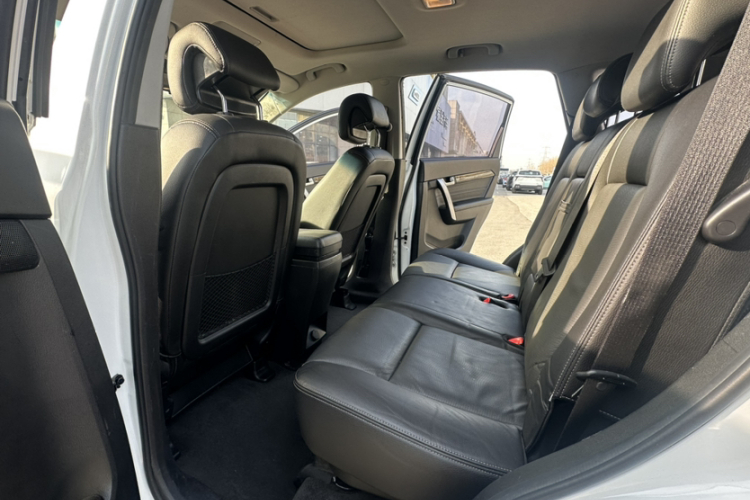 Chevrolet Captiva 2015 car image #12