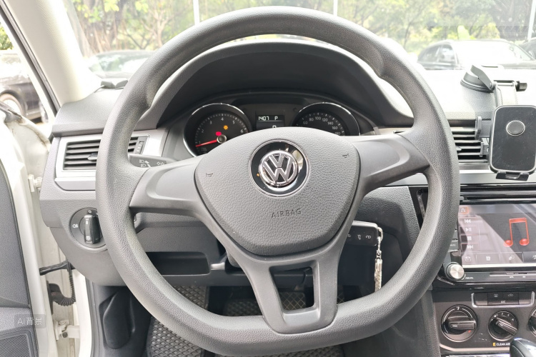 Volkswagen Bora 2018 car image #12