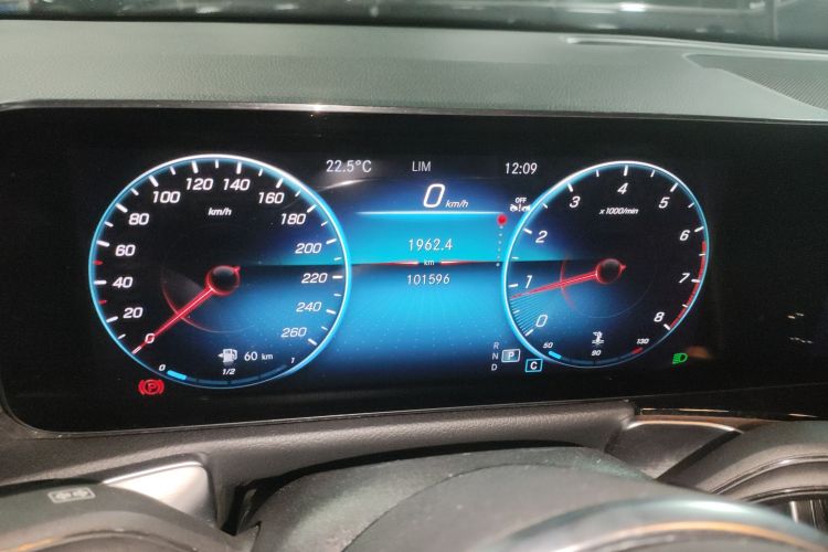 Mercedes-Benz GLB Class 2023 immagine di auto #12