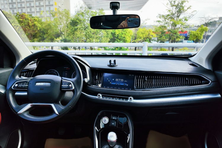 Haval H2s 2016 car image #12