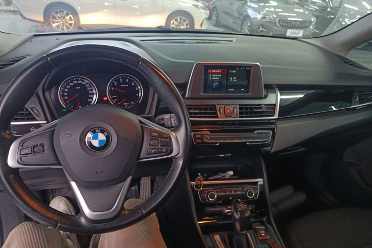 BMW 2 Series Tourer 2018 car image #12