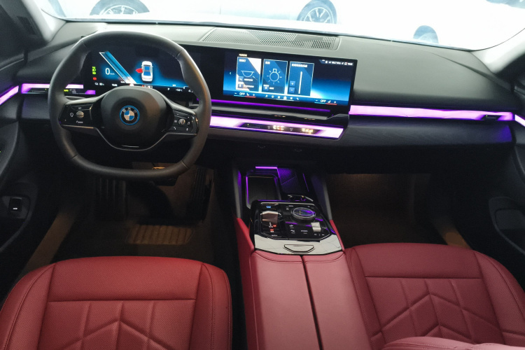 BMW i5 2024 car image #12