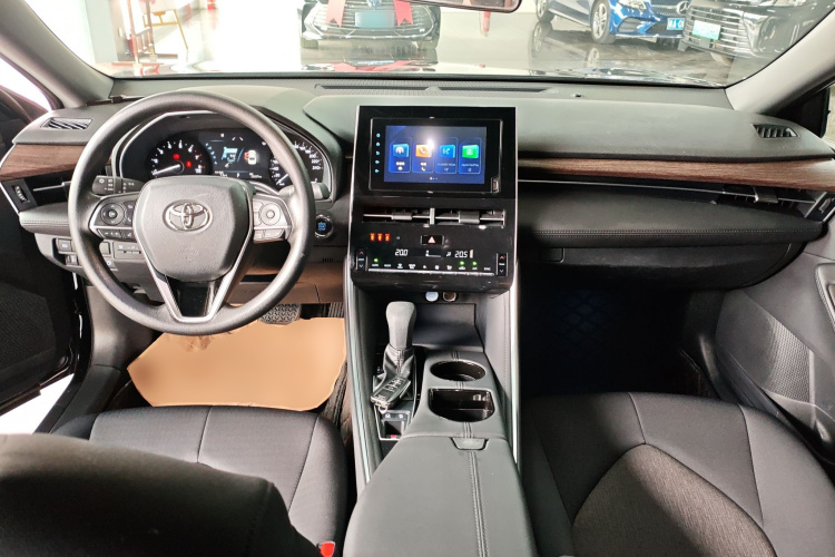 Toyota Avalon 2023 car image #12