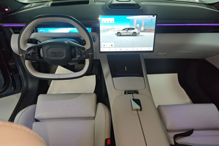 Lynk & Co 2024 car image #12