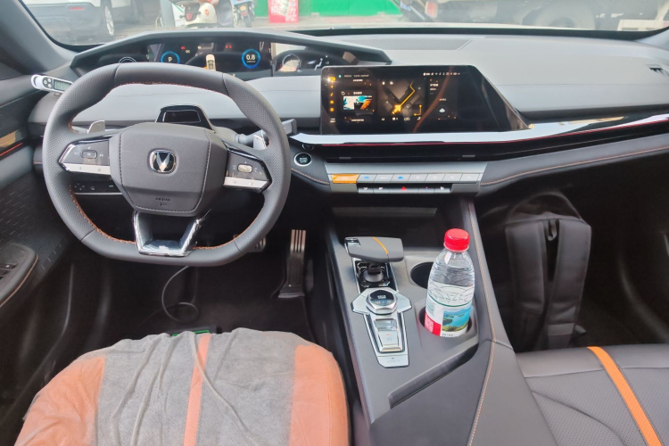 Changan UNI-V 2025 #12 Changan UNI-V 2025 car image #12