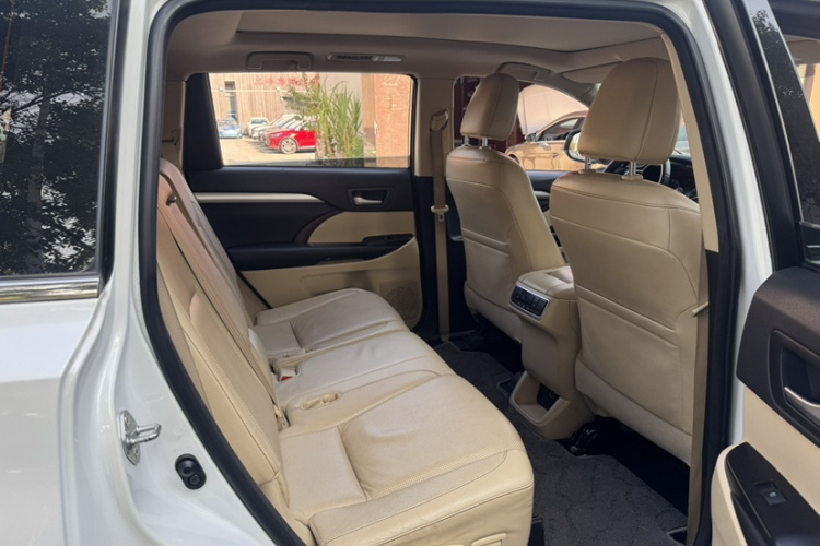 Toyota Highlander 2017 car image #12