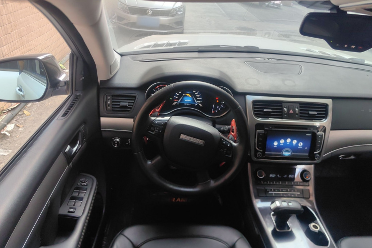 Haval H8 2017 car image #12