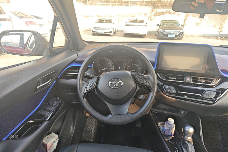Toyota C-HR 2020 car image #12