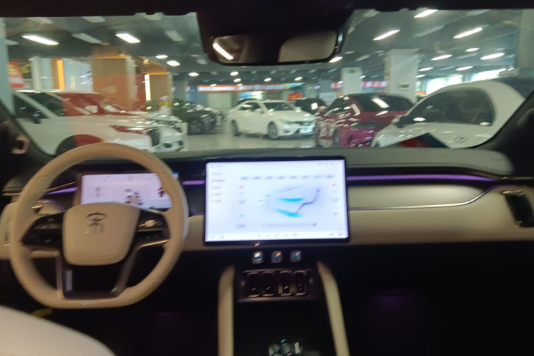 BYD SongL EV 2025 #12 BYD SongL EV 2025 car image #12