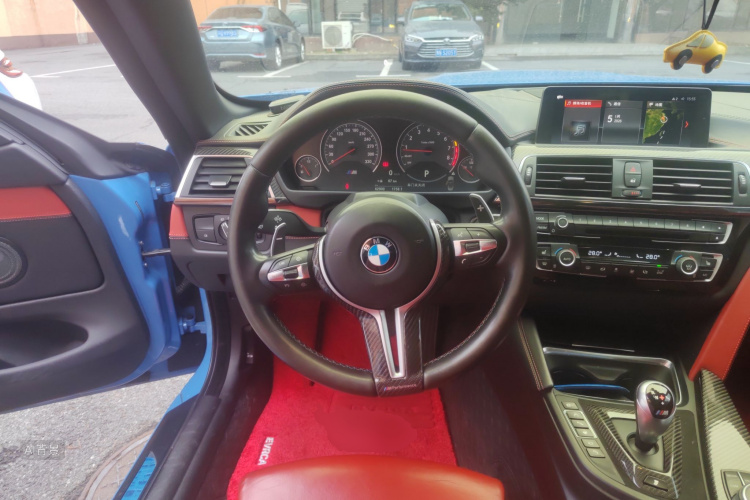 BMW M4 2018 car image #12