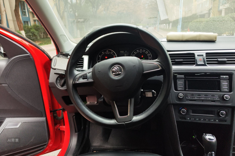 Skoda Rapid Spaceback 2014 car image #12