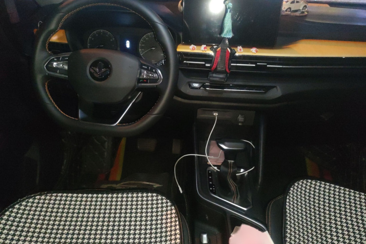 2022 immagine di auto #12