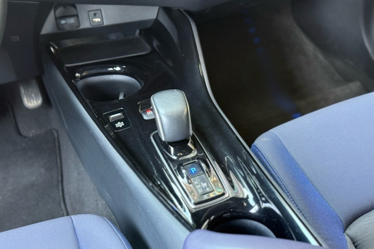 Toyota C-HR EV 2021 изображение автомобиля #12