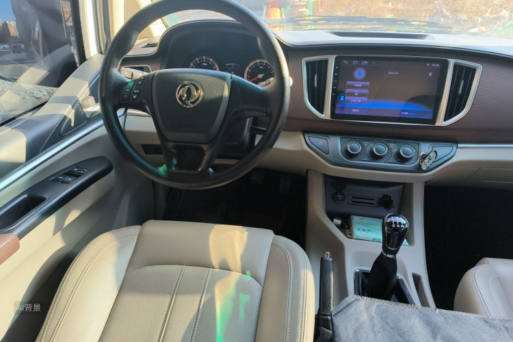 Forthing Lingzhi 2019 #12 Forthing Lingzhi 2019 car image #12