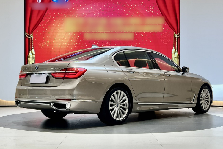 BMW 7 Series 2018 car image #12