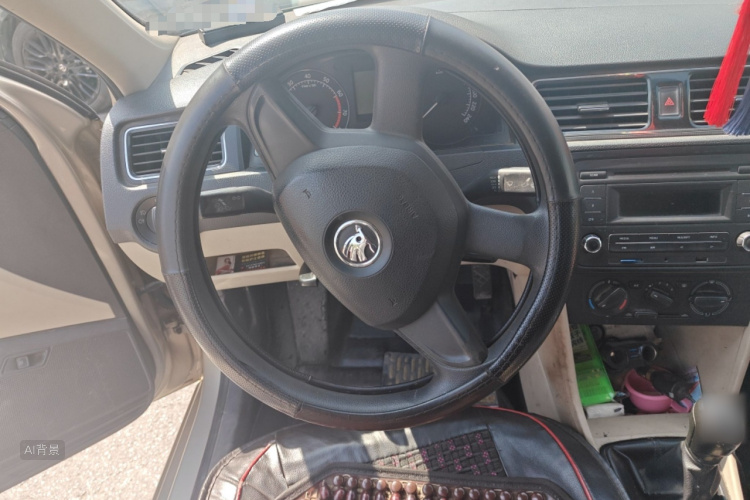 Skoda Rapid 2014 immagine di auto #12