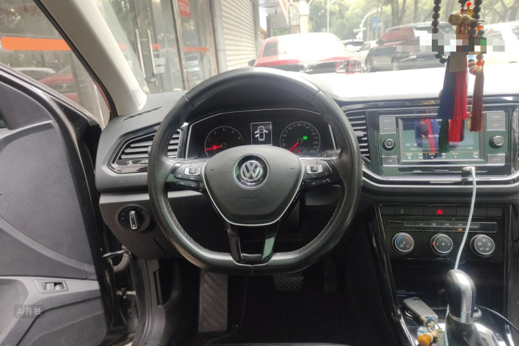 Volkswagen T-Roc 2019 car image #12