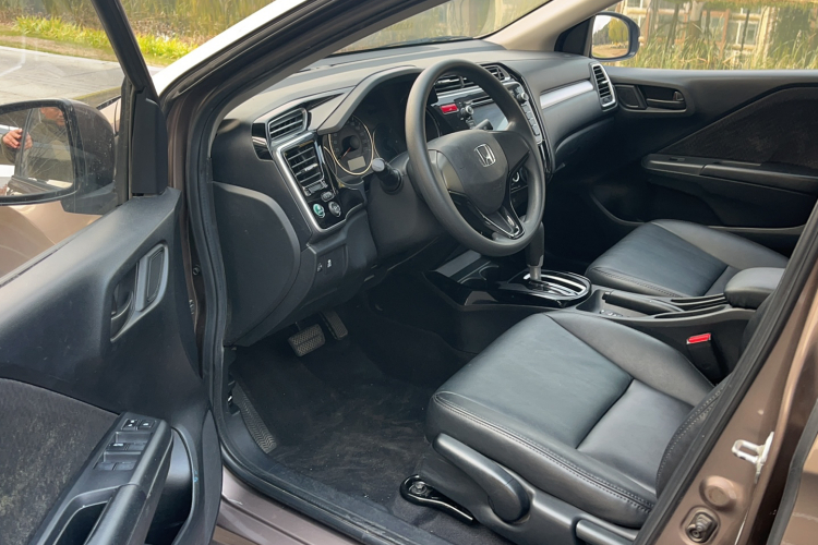 Honda Greiz 2015 car image #12