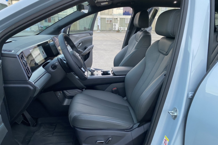 BYD SongL DM-i 2025 car image #12