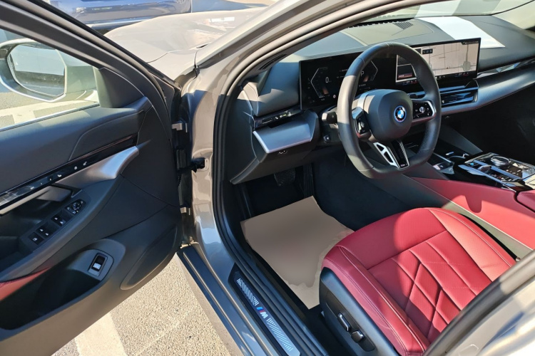 BMW i5 2025 car image #12