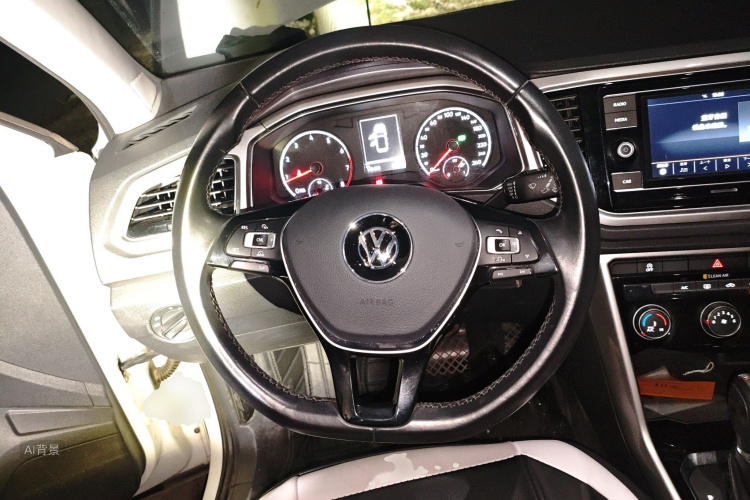 T-Roc 2018 car image #12