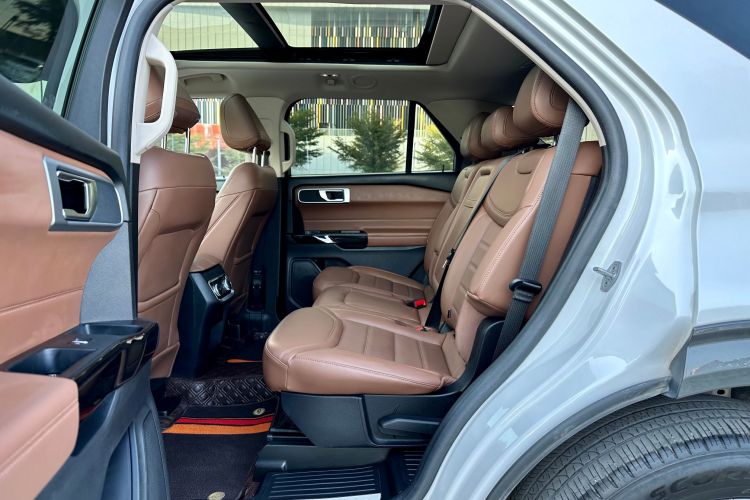 Ford Explorer 2022 car image #12