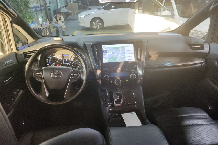 Toyota Alphard 2022 car image #12