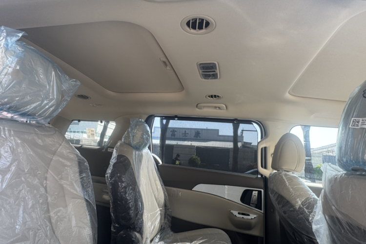 Kia Carnival 2025 immagine di auto #12