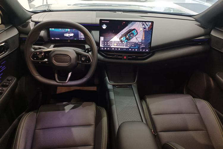 Lynk & Co 06 EM-P 2024 car image #12