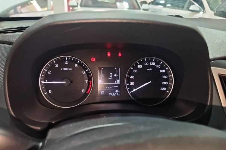 Hyundai ix25 2015 #12 Hyundai ix25 2015 car image #12