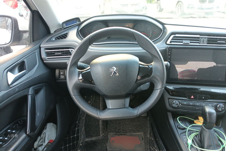 Peugeot 308 2018 car image #12