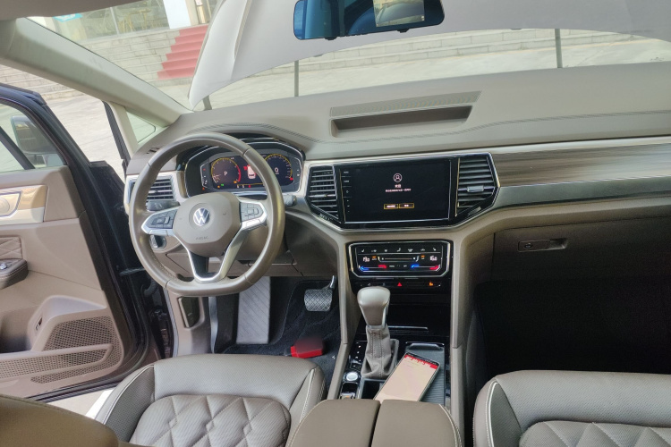 Volkswagen Viloran 2022 car image #12