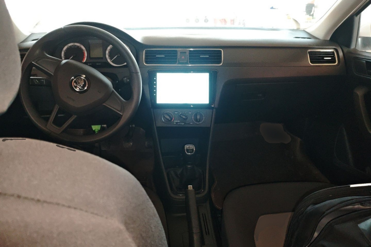 Skoda Rapid 2019 car image #12