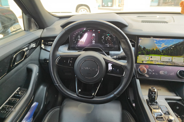 Lynk & Co 09 2022 car image #12