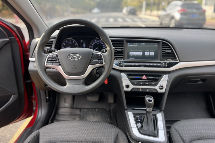 Hyundai Elantra AD 2019 car image #12