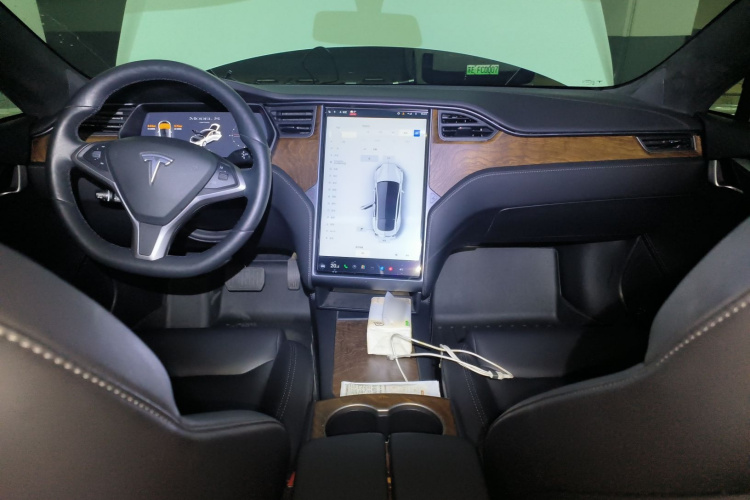 Tesla Model S 2020 car image #12