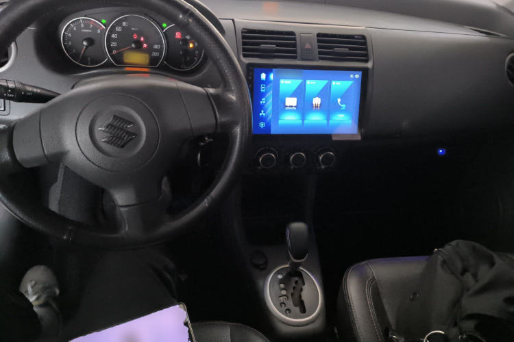 Suzuki Swift 2017 car image #12
