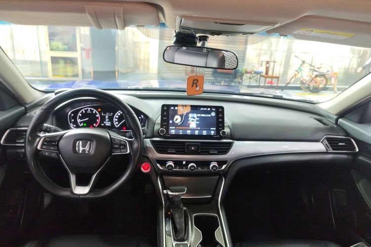 Honda Accord 2019 car image #12