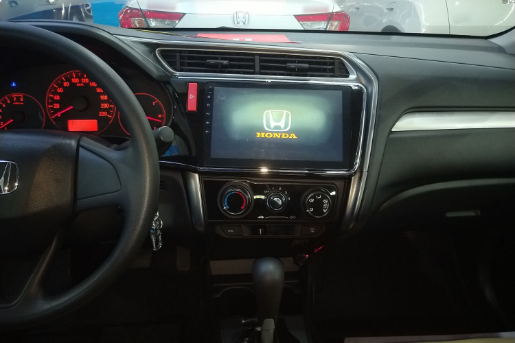 Honda Greiz 2018 изображение автомобиля #12