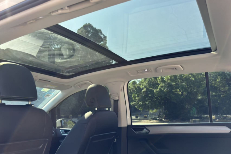 Volkswagen Touran 2019 #12 Volkswagen Touran 2019 car image #12