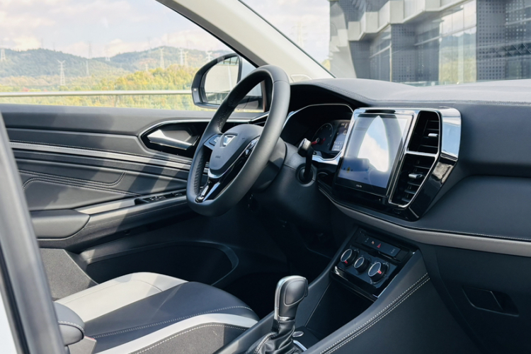 VS5 2025 car image #12