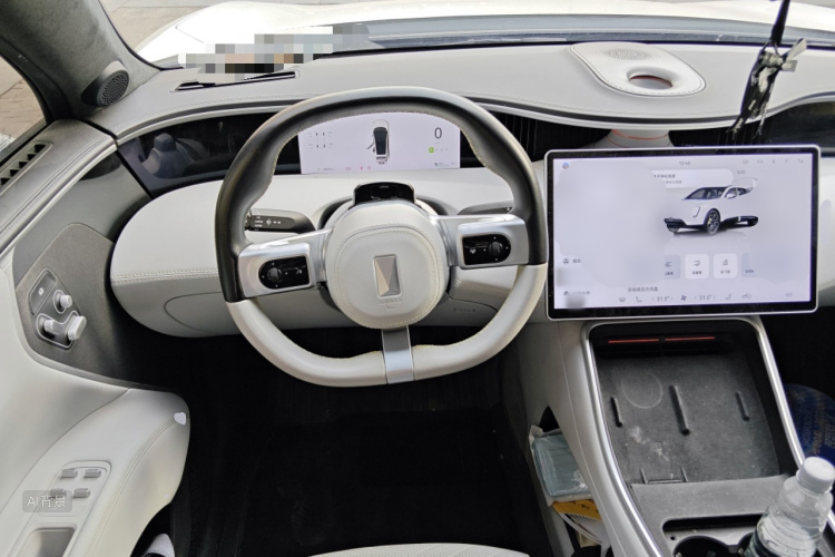 Avatr 11 2023 car image #12