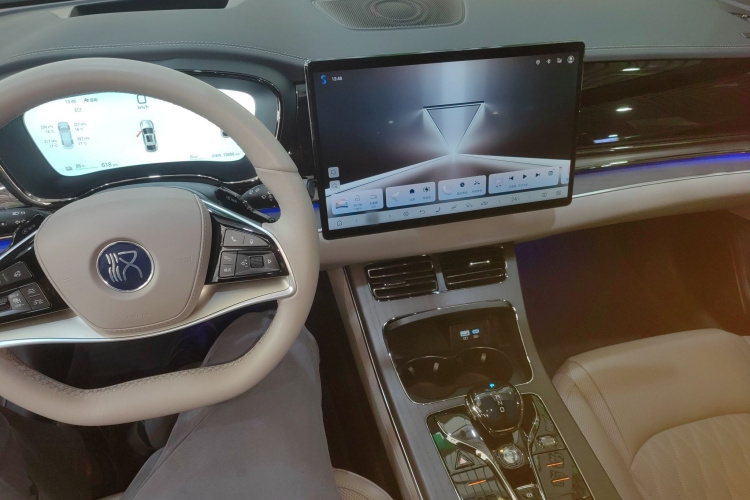 BYD Han 2024 car image #12