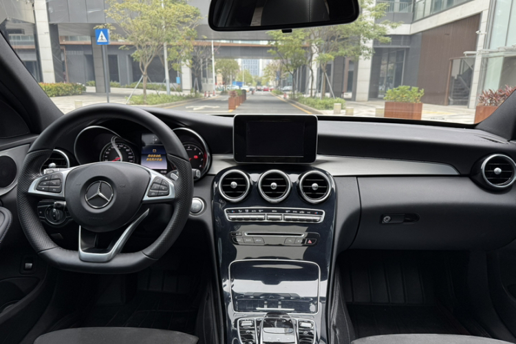 Mercedes-Benz C Class 2018 car image #12